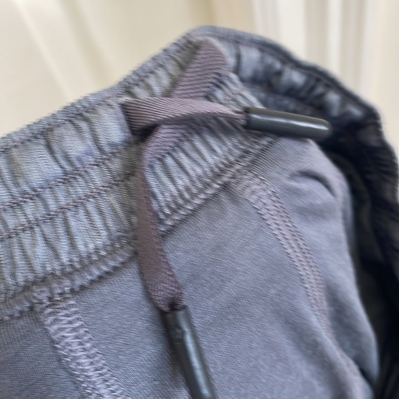 Lululemon - Classic Athletic Shorts - Grey - L - Picture 11 of 11